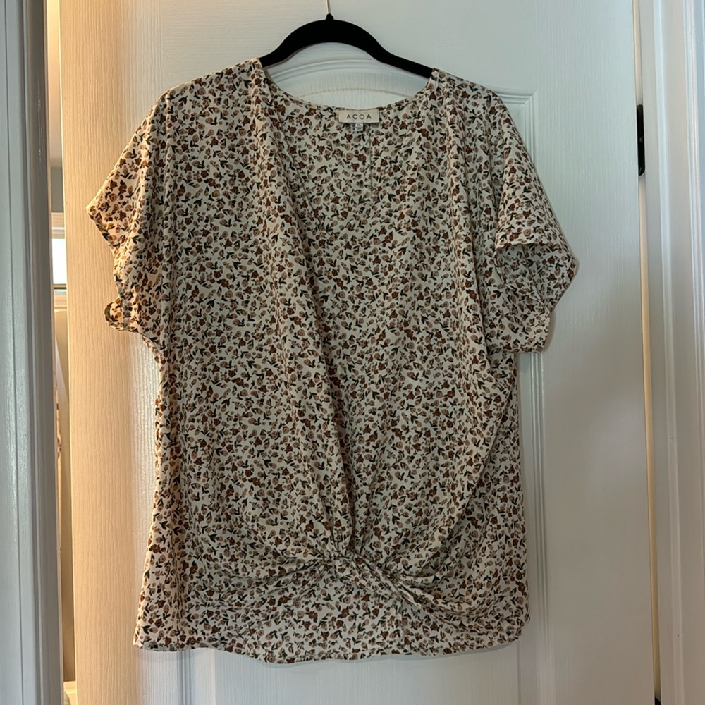 Short sleeve V-neck blouse with gathered front floral print tan